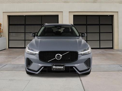 2023 Volvo XC60 Recharge Plug-In Hybrid T8 Plus Dark Theme