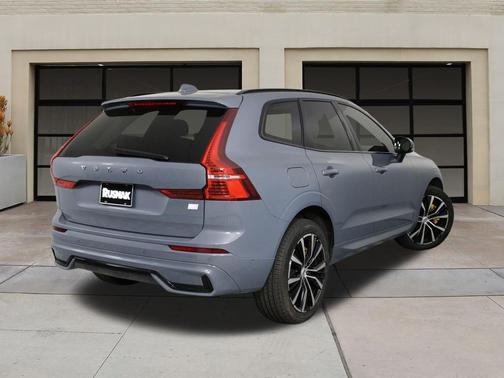 2023 Volvo XC60 Recharge Plug-In Hybrid T8 Plus Dark Theme