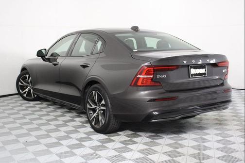Platinum Grey Metallic 2025 Volvo S60 B5 Core