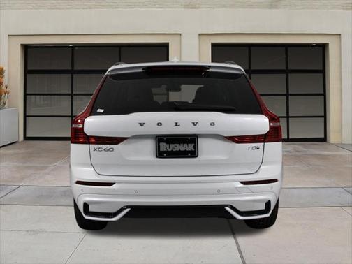 2025 Volvo XC60 Plug-In Hybrid T8 Plus