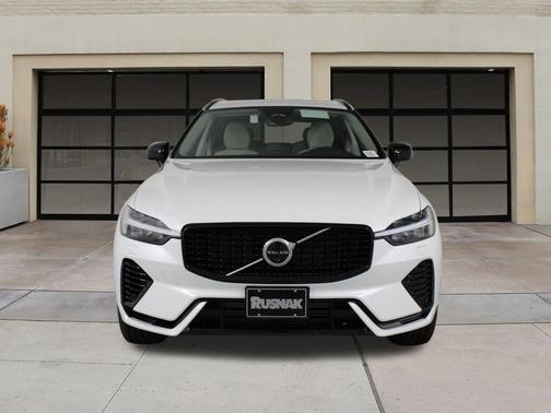2025 Volvo XC60 Plug-In Hybrid T8 Plus