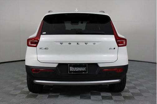 2025 Volvo XC40 B5 Core Bright Theme