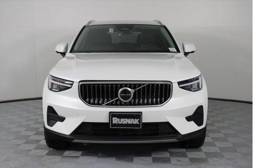 2025 Volvo XC40 B5 Core Bright Theme