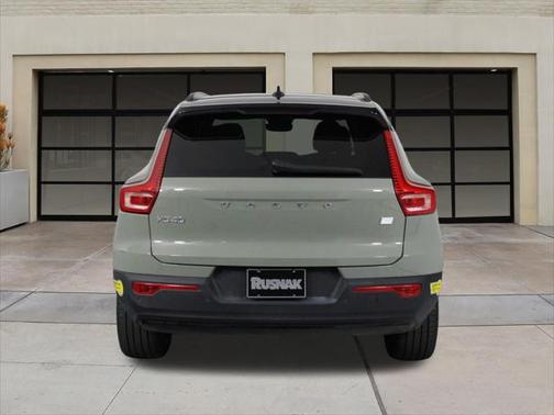 2022 Volvo XC40 Recharge Pure Electric P8 Twin Plus