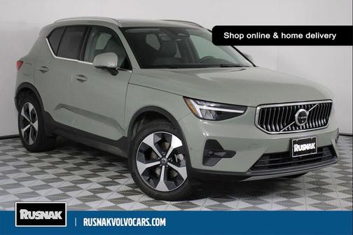 2025 Volvo XC40 B5 Plus Bright Theme