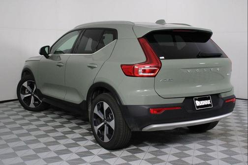 2025 Volvo XC40 B5 Plus Bright Theme