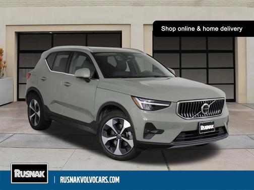 2025 Volvo XC40 B5 Plus Bright Theme