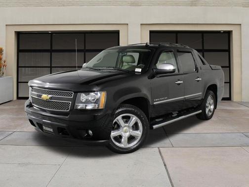 Black 2013 Chevrolet Avalanche LTZ