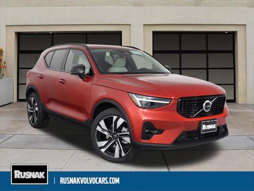 2025 Volvo XC40 B5 Ultra Dark Theme