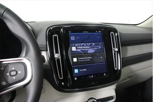 2025 Volvo XC40 B5 Ultra Dark Theme