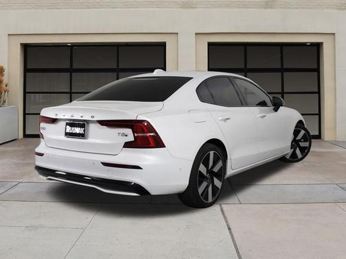 2025 Volvo S60 Plug-In Hybrid T8 Plus