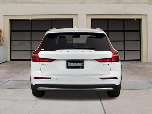 2026 Volvo V60 Cross Country B5 Plus
