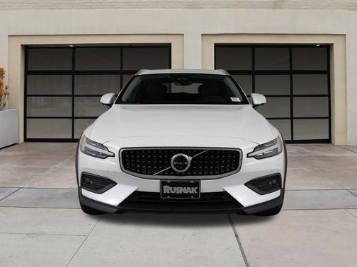 2026 Volvo V60 Cross Country B5 Plus