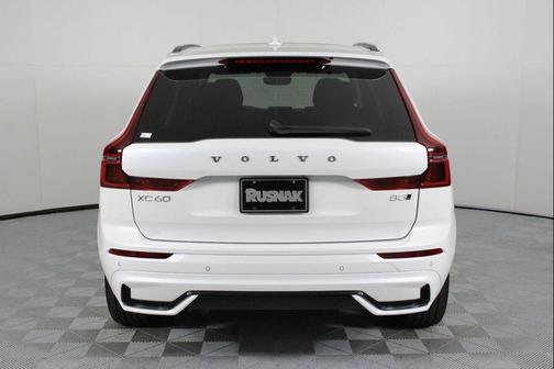Crystal White Metallic 2026 Volvo XC60 B5 Plus