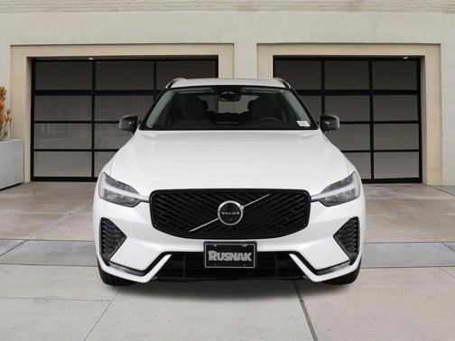 Crystal White Metallic 2026 Volvo XC60 B5 Plus