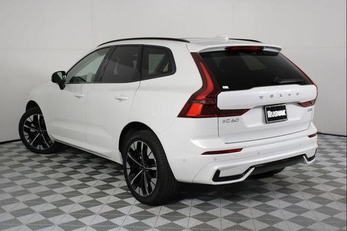 Crystal White Metallic 2026 Volvo XC60 B5 Plus