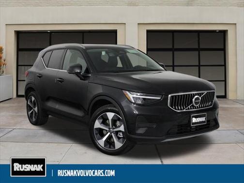 2025 Volvo XC40 B5 Core Bright Theme