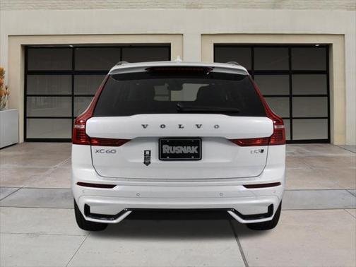 2025 Volvo XC60 B5 Ultra