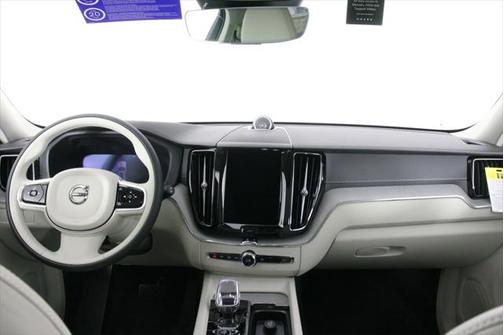 2025 Volvo XC60 B5 Ultra
