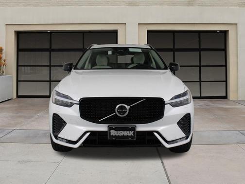 2025 Volvo XC60 B5 Ultra