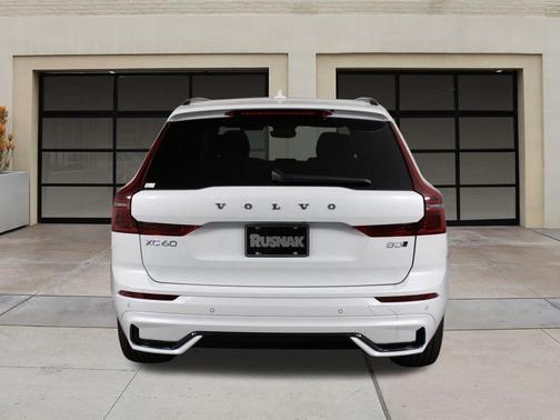 2026 Volvo XC60 B5 Plus