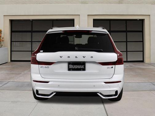 2026 Volvo XC60 B5 Plus