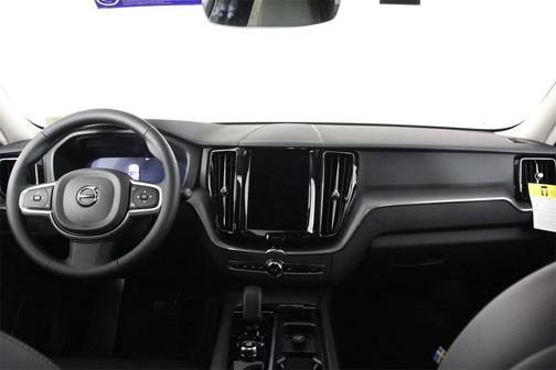 2025 Volvo XC60 B5 Core