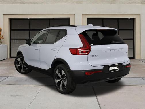 2026 Volvo XC40 B5 Plus