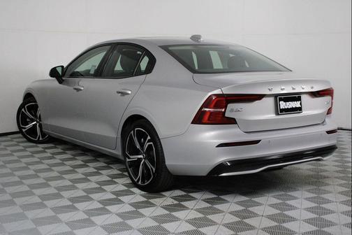 2023 Volvo S60 B5 Core Dark Theme