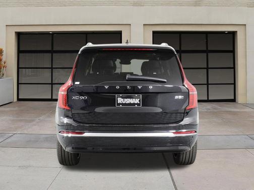 Onyx Black Metallic 2026 Volvo XC90 Plus, B5 AWD Gas (mild hybrid), Gasoline, Bright, 7 Seats