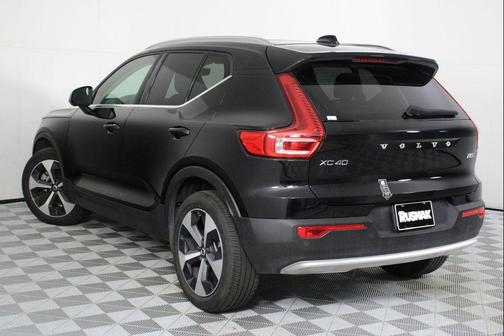 2025 Volvo XC40 B5 Plus Bright Theme