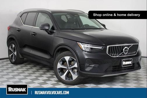 2025 Volvo XC40 B5 Plus Bright Theme