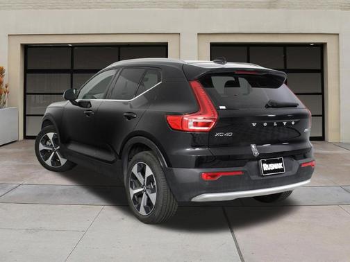 2025 Volvo XC40 B5 Plus Bright Theme