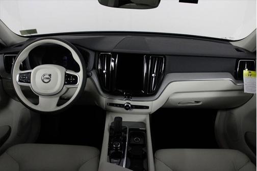 2025 Volvo XC60 Plug-In Hybrid T8 Plus