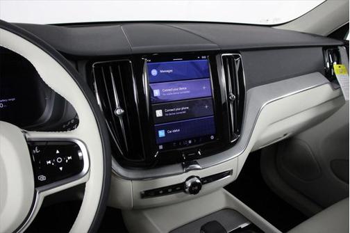 2025 Volvo XC60 Plug-In Hybrid T8 Plus