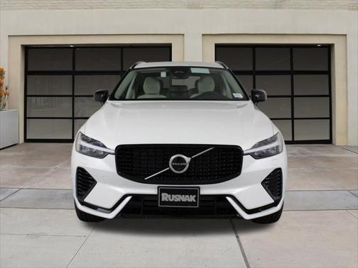2025 Volvo XC60 Plug-In Hybrid T8 Plus