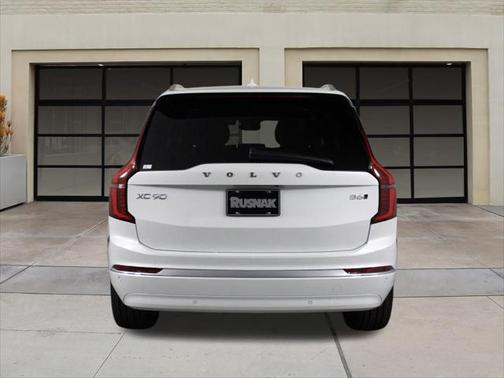 2025 Volvo XC90 B6 Plus 7-Seater