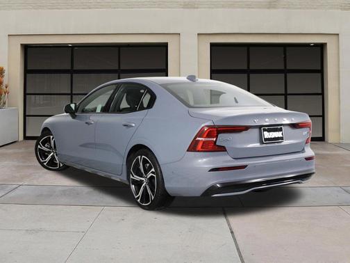 Thunder Grey Metallic 2024 Volvo S60 B5 Ultimate Dark Theme