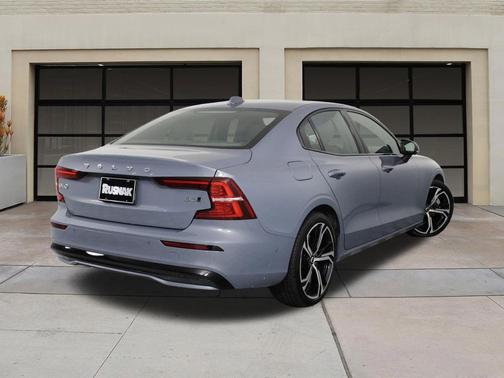 Thunder Grey Metallic 2024 Volvo S60 B5 Ultimate Dark Theme