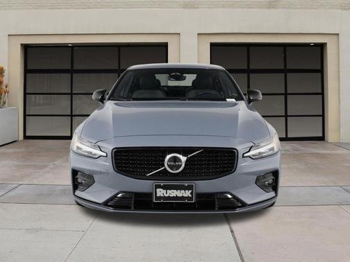 Thunder Grey Metallic 2024 Volvo S60 B5 Ultimate Dark Theme