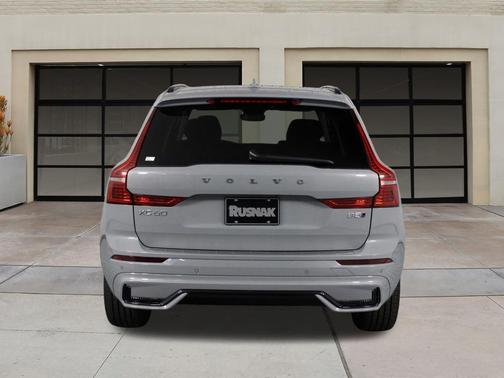 2025 Volvo XC60 B5 Plus