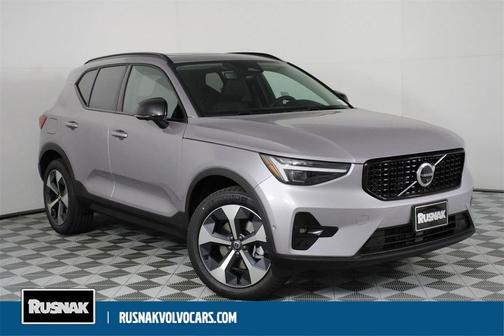 2026 Volvo XC40 Plus, B4 FWD Gas (mild hybrid), Dark