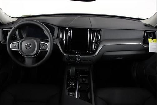 2025 Volvo XC60 B5 Core