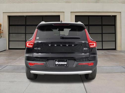 2025 Volvo XC40 B5 Core Bright Theme