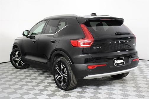 2025 Volvo XC40 B5 Core Bright Theme