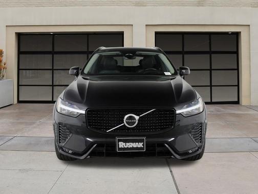 2023 Volvo XC60 B5 Ultimate Dark Theme