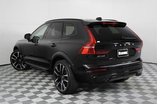 2023 Volvo XC60 B5 Ultimate Dark Theme