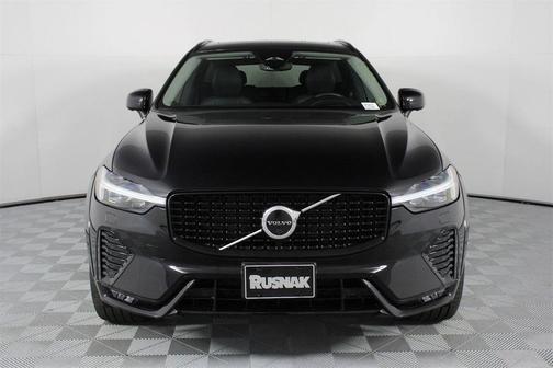 2023 Volvo XC60 B5 Ultimate Dark Theme