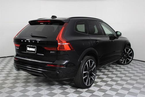 2023 Volvo XC60 B5 Ultimate Dark Theme