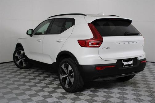 2026 Volvo XC40 Plus, B5 AWD Gas (mild hybrid), Dark